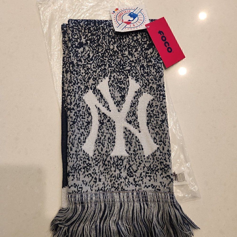 FOCO MLB genuine merchandise NY Yankee scarf. NWT